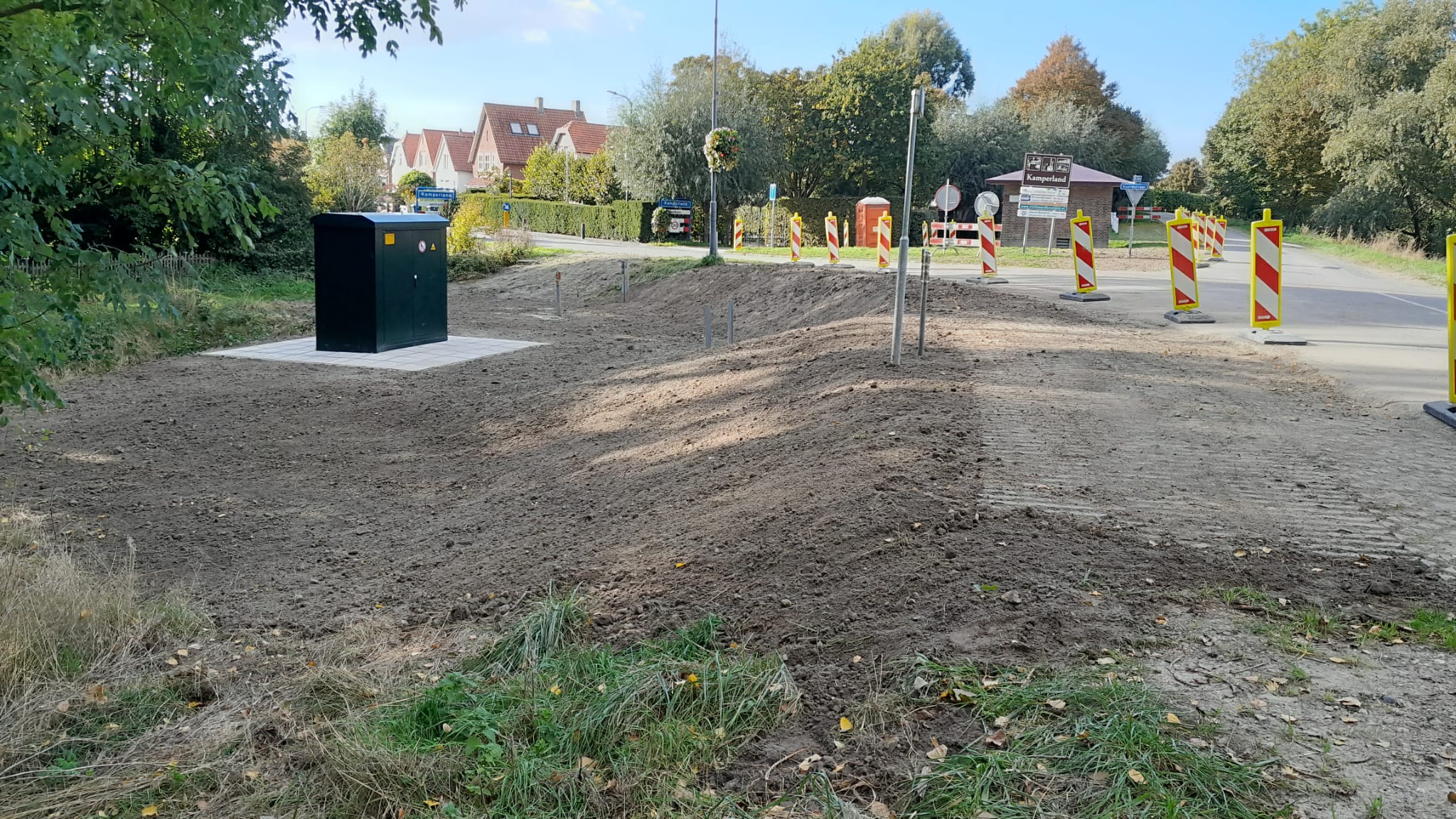 Strak opgeleverd terrein na straatwerk en grondwerk langs de weg